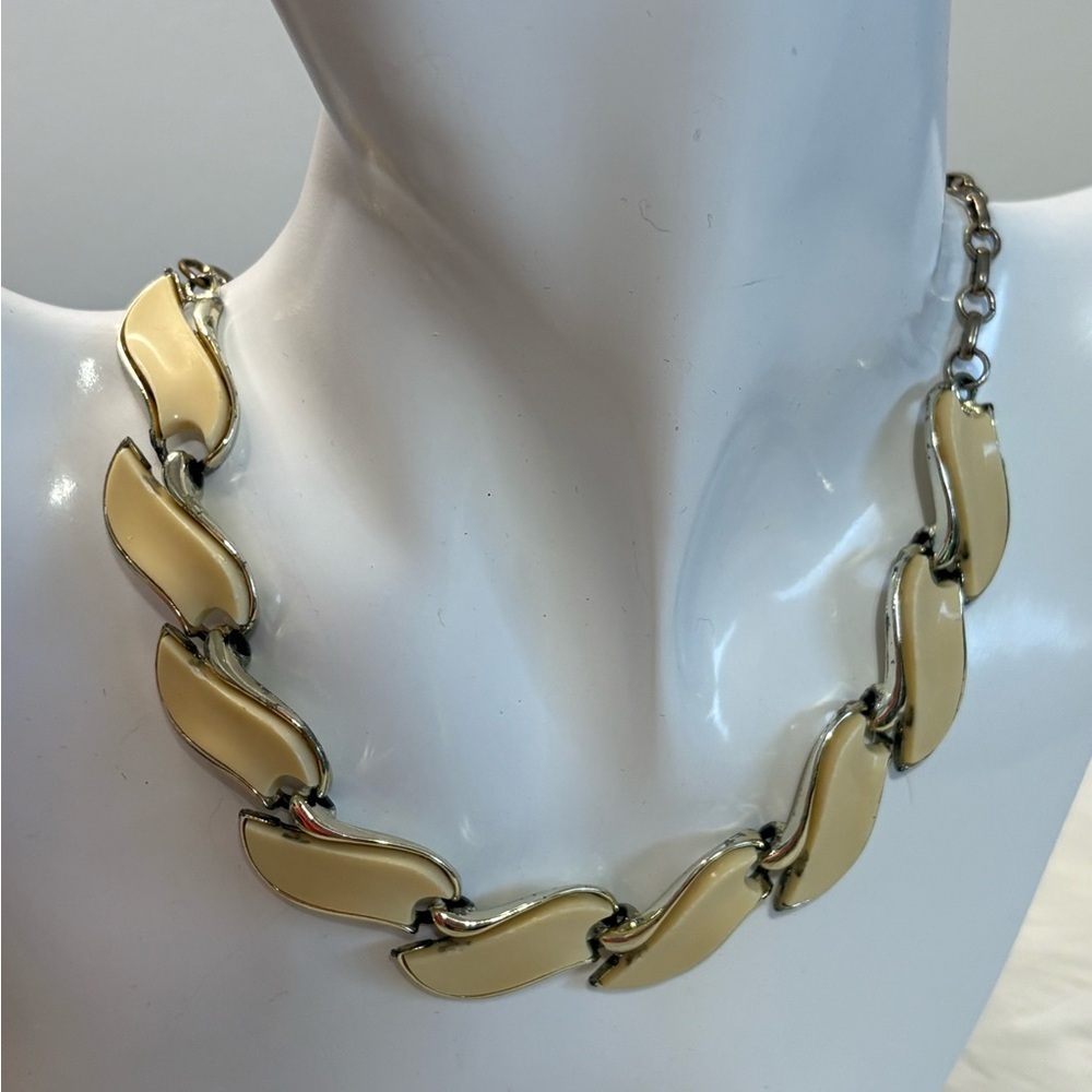 (192)Coro Cream Enamel Link Vintage Necklace - Women Jewelry